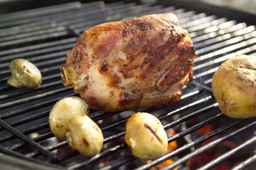 Breydelschenkel op de BBQ
