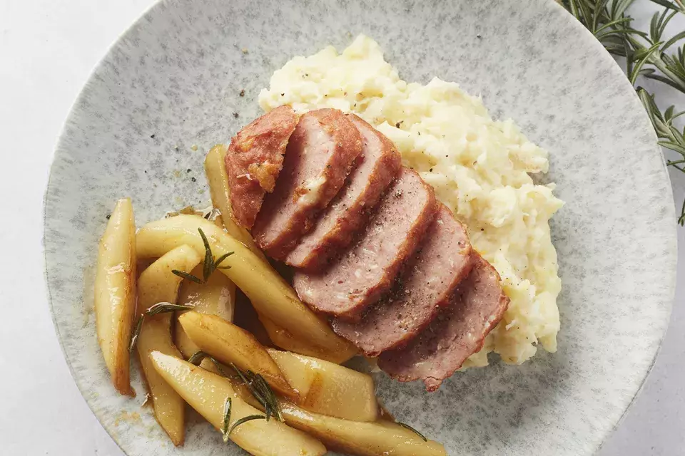 Breydelvleesbrood met knolselderpuree en peertjes